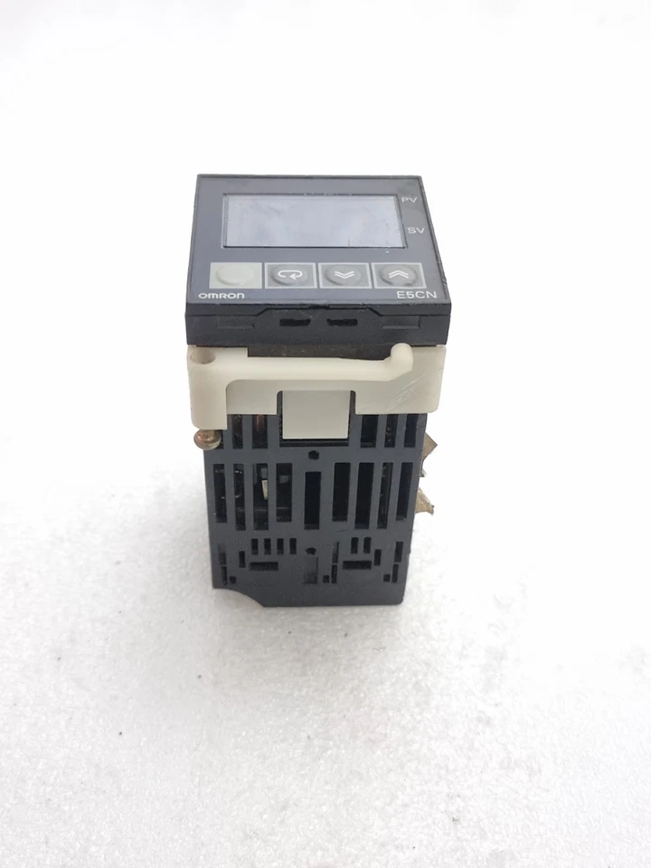 OMRON E5CN TEMPERATURE CONTROLLER 100-240VAC E5CN MADE IN JAPAN